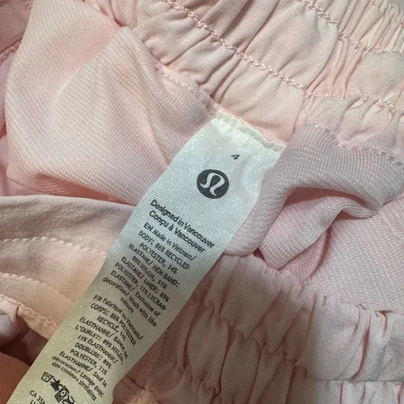 Lululemon Hotty Hot Low-Rise Lined Short 2.5" EUC Size 4 - Picture 5 of 5